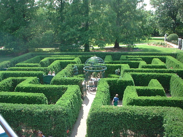 640px-hedge_maze2c_st_louis_botanical_gardens_28st_louis2c_missouri_-_june_200329