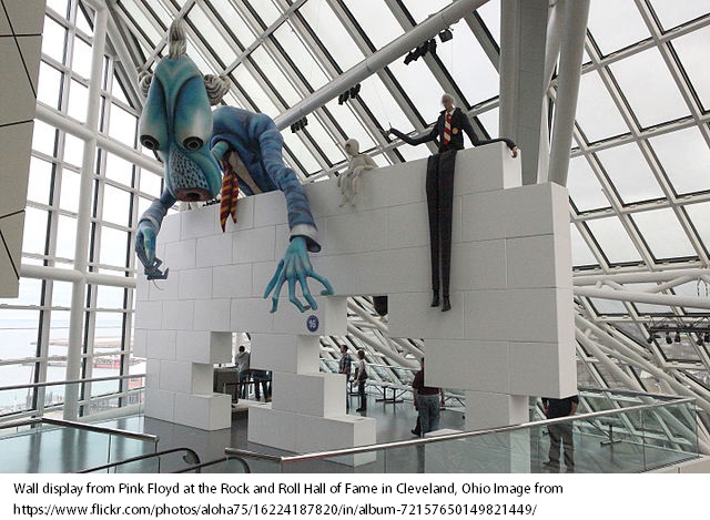 Pink_Floyd_The_Wall_-_Rock_and_Roll_Hall_of_Fame_(2014-12-30_15.20.43_by_Sam_Howzit).jpg